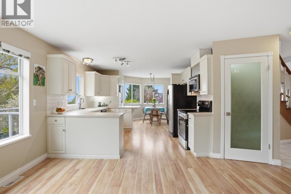 1481 Shaughnessy Place, Gibsons, BC V0N1V5 Photo 5