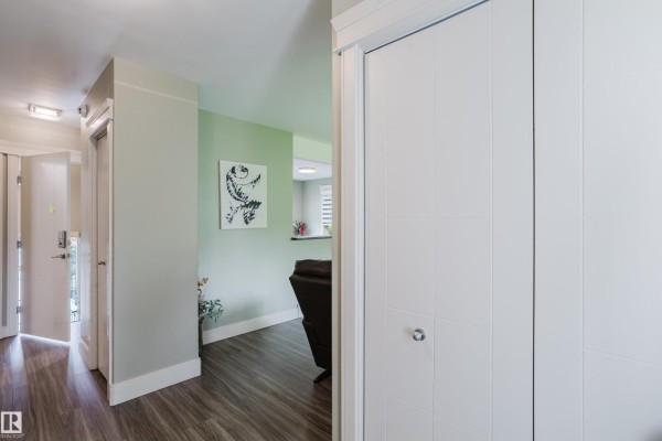 Kitchen - 14814 104 Av Nw, Edmonton, AB T5N0X7 Photo 3