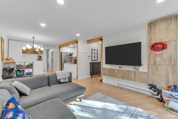 14826 Holly Park Lane, Surrey, BC, photo 3