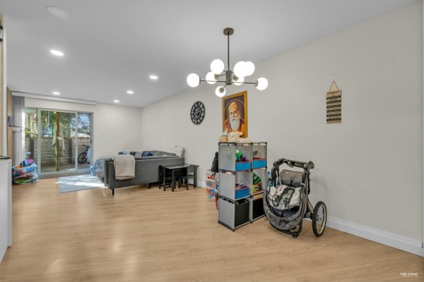 14826 Holly Park Lane, Surrey, BC V3R6Y2 Photo 5