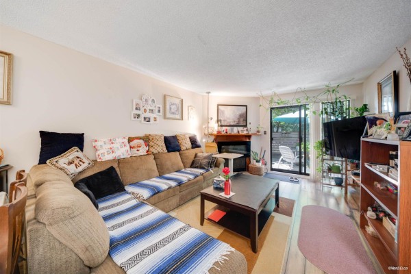 14828 Holly Park Lane, Surrey, BC V3R6Y2 Photo 4