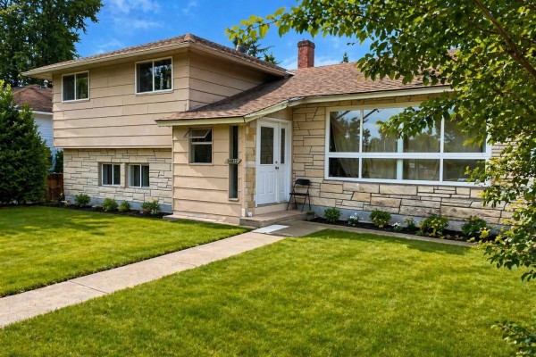 14832 103a Avenue, Surrey, BC V3R1L7 Photo 2