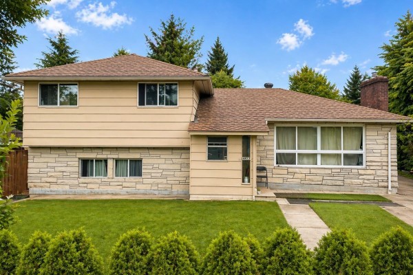 14832 103a Avenue, Surrey, BC V3R1L7 Photo 3