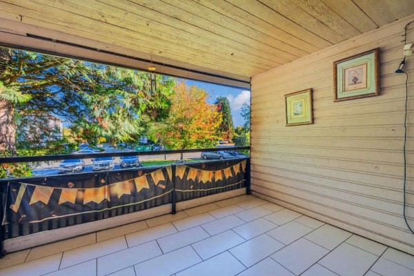 14846 Holly Park Lane, Surrey, BC V3R6Y2 Photo 2