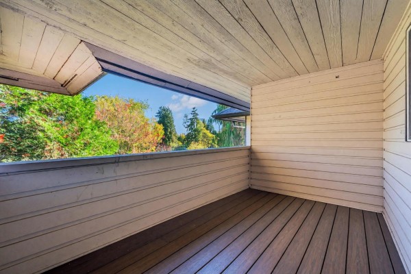 14846 Holly Park Lane, Surrey, BC V3R6Y2 Photo 3