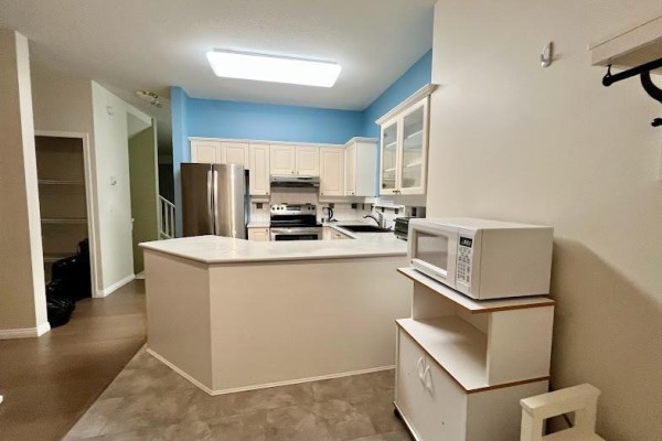 14852 57b Avenue, Surrey, BC V3S8W5 Photo 2