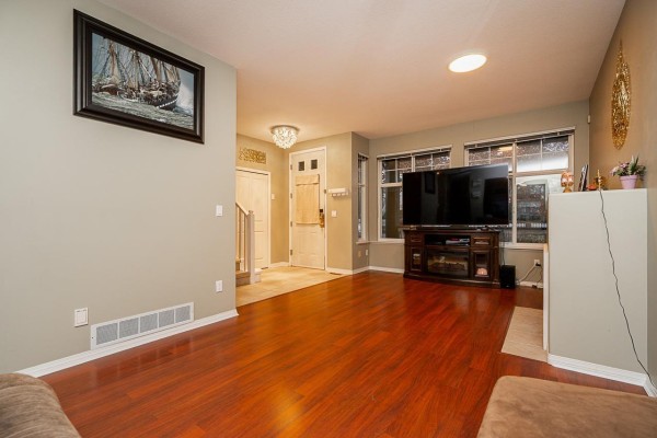 14858 58 Avenue, Surrey, BC V3S8W4 Photo 3