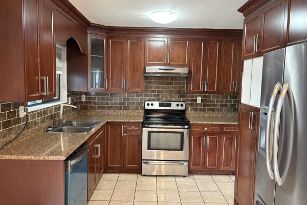 14863 87a Avenue, Surrey, BC V3S5X4 Photo 4