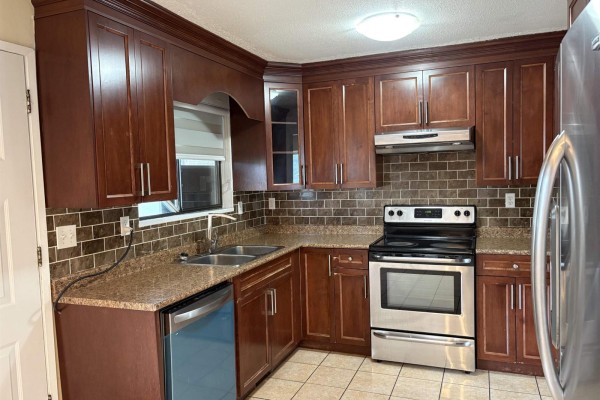 14863 87a Avenue, Surrey, BC V3S5X4 Photo 5