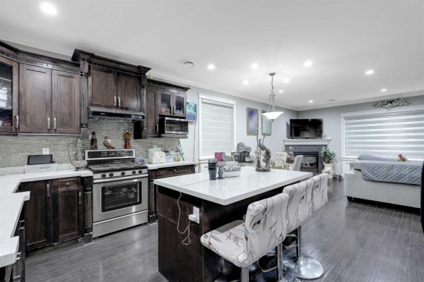 14866 62a Avenue, Surrey, BC V3S2W9 Photo 2