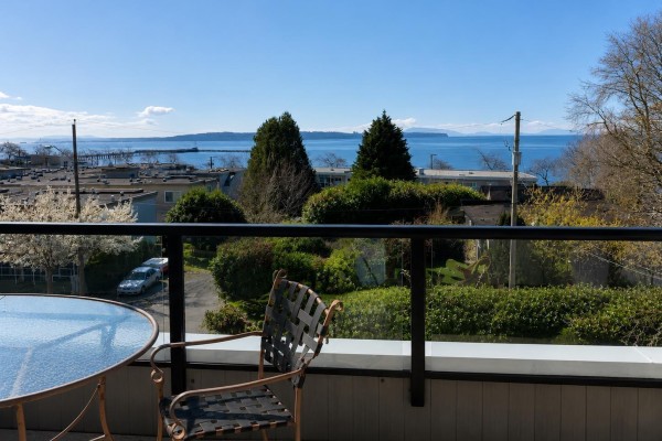 14878 Buena Vista Avenue, White Rock, BC V4B1X4 Photo 2