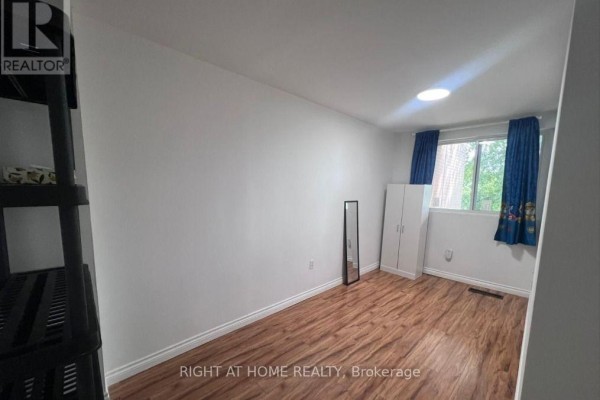 Kitchen - 149 - 165 Cherokee Boulevard, Toronto, ON M2J4T7 Photo 3
