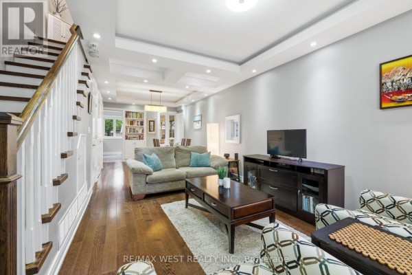 Dining room - 149 Chisholm Avenue, Toronto, ON M4C4V9 Photo 2