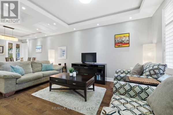 Kitchen - 149 Chisholm Avenue, Toronto, ON M4C4V9 Photo 3