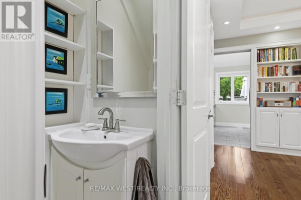 Primary Bedroom - 149 Chisholm Avenue, Toronto, ON M4C4V9 Photo 4