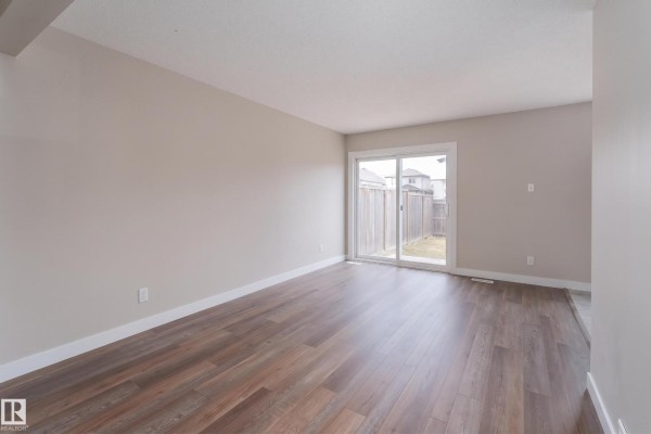 Kitchen - 149 Cornell Co Nw, Edmonton, AB T5C3C3 Photo 3