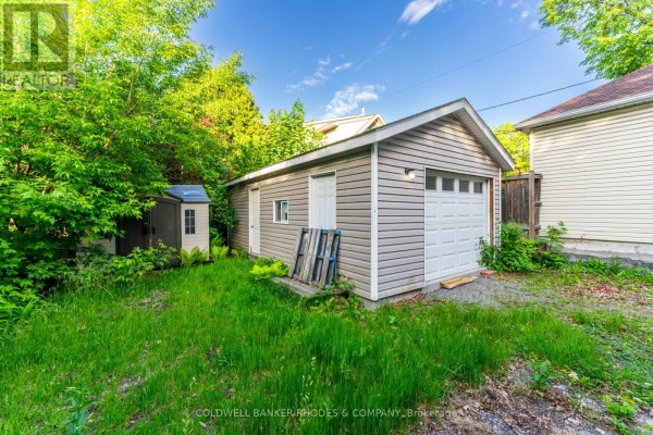 Bathroom - 149 Sweetland Avenue, Ottawa, ON K1N7V1 Photo 5