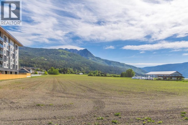 1490 10 Avenue Sw Lot# 3, Salmon Arm, BC V1E1T2 Photo 5
