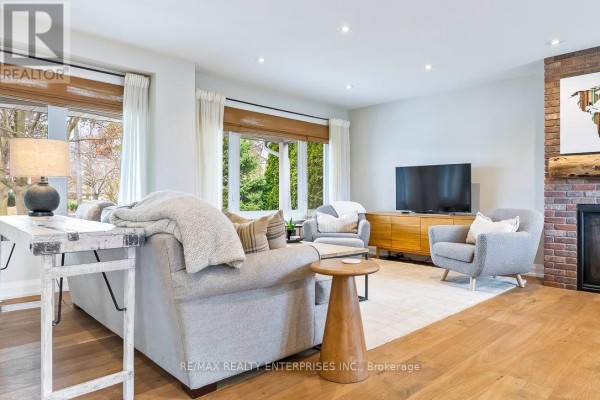 Living room - 1491 Robillard Road, Mississauga, ON L5J3K3 Photo 4