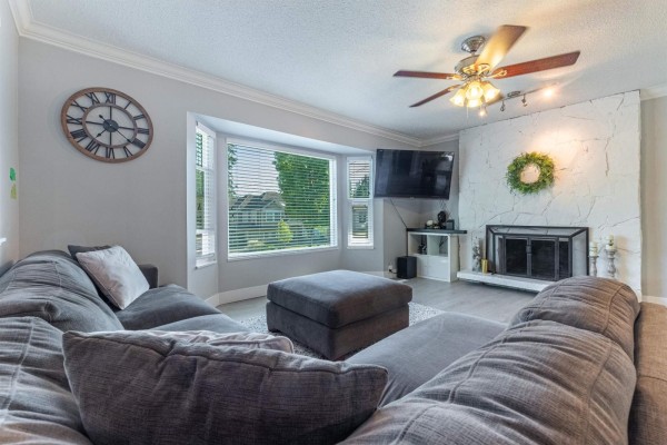 14917 92 Avenue, Surrey, BC V3R1B9 Photo 4
