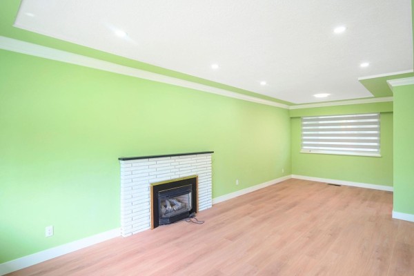 14935 Kew Drive, Surrey, BC V3R4Y1 Photo 3