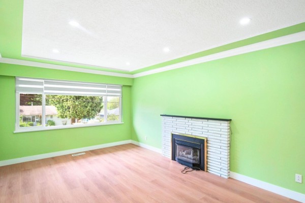 14935 Kew Drive, Surrey, BC V3R4Y1 Photo 5