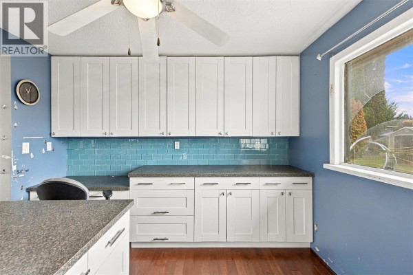 Den - 1495 Cornwall Road, Kelowna, BC V1X1P2 Photo 4