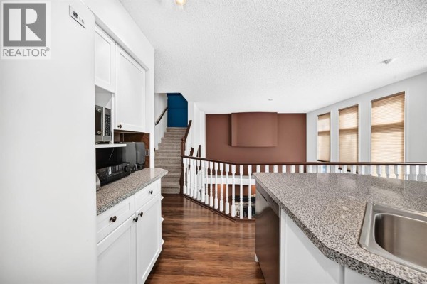 Dining room - 14954 Mt Mckenzie Drive Se, Calgary, AB T2Z2L4 Photo 5