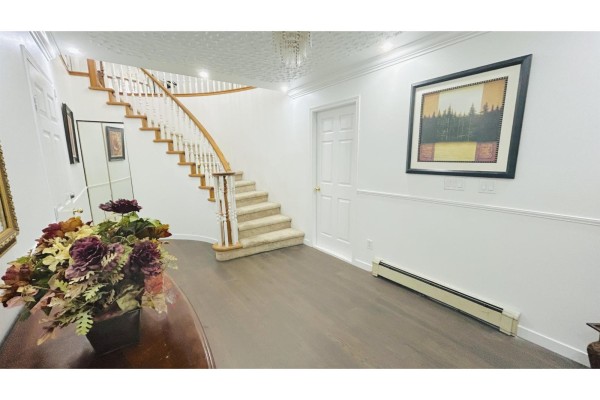 14962 96a Avenue, Surrey, BC V3R9V6 Photo 3