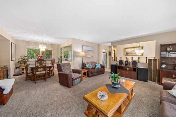 14974 92a Avenue, Surrey, BC V3R7A5 Photo 5