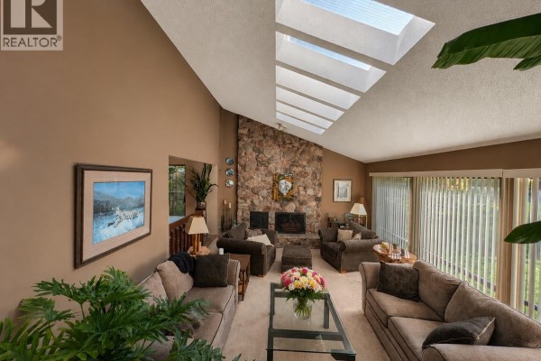 1498 Chamberlain Drive, North Vancouver, BC V7K1P6 Photo 4