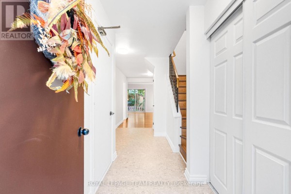 15 - 121 Castlefrank Road, Ottawa, ON K2L2Y1 Photo 4