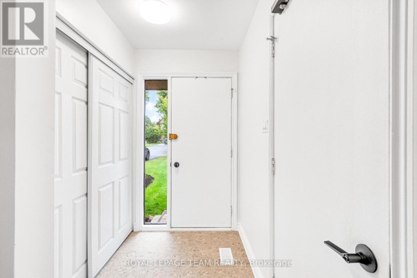 15 - 121 Castlefrank Road, Ottawa, ON K2L2Y1 Photo 5