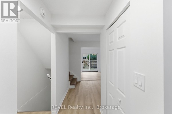 Interior hallway with stairs and access to living area - 15 - 151 Linwell Road, St  Catharines