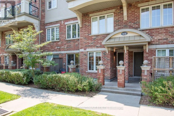 Kitchen - 15 - 2563 Sixth Line, Oakville, ON L6H0H7 Photo 2
