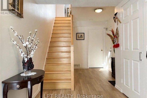 Living room - 15 - 50 Greenbank Road, Ottawa, ON K2H8R3 Photo 3