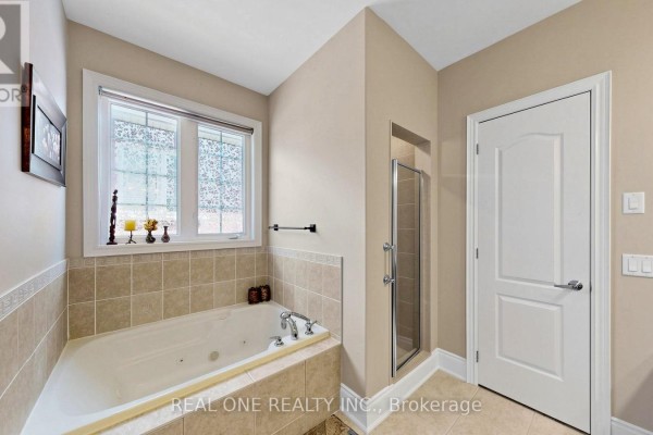 58 Emerald Hts Drive, Whitchurch Stouffville, ON, photo 2