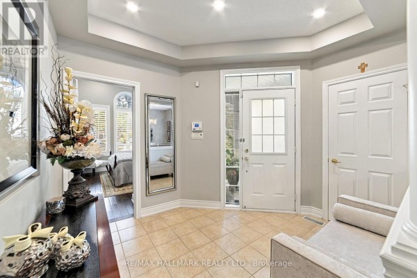 Living room - 15 - 6439 Rivergate Place, Mississauga, ON L5N8P8 Photo 3