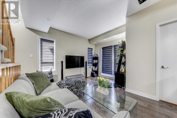 15 - 70 Orchid Place Drive, Toronto, ON M1B0C4 Photo 5