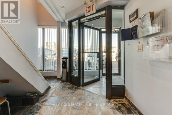 15 - 955 Wilson Avenue, Toronto, ON M3K2A8 Photo 5