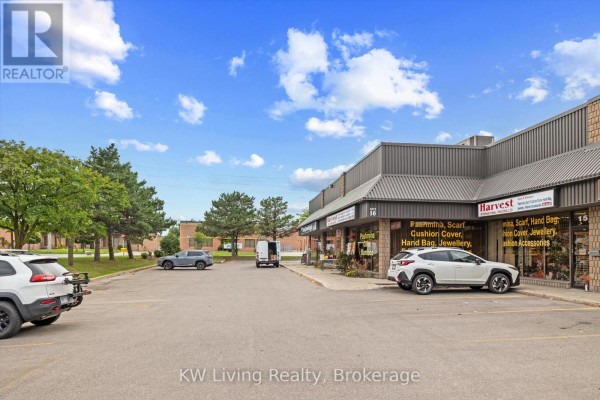 15 & 16 - 975 Pacific Gate, Mississauga, ON L5T1Y1 Photo 4