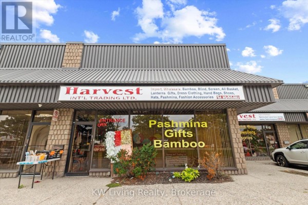 15 & 16 - 975 Pacific Gate, Mississauga, ON L5T1Y1 Photo 5