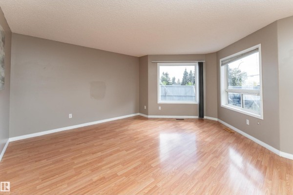 Dining room - #15 10 Cranberry Dr, Sherwood Park, AB T8H2A1 Photo 2