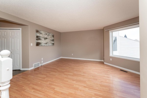 Kitchen - #15 10 Cranberry Dr, Sherwood Park, AB T8H2A1 Photo 3