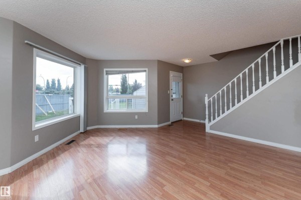 Family room - #15 10 Cranberry Dr, Sherwood Park, AB T8H2A1 Photo 4
