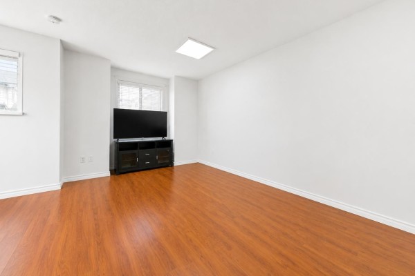 15 14855 100 Avenue, Surrey, BC V3R2W1 Photo 5