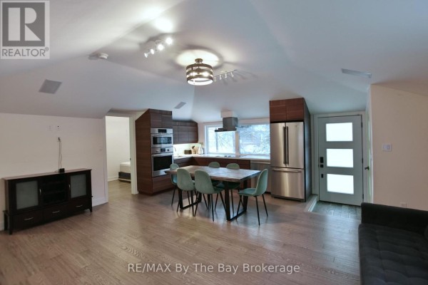 Bedroom 2 - 15 61st Street S, Wasaga Beach, ON L9Z1W1 Photo 4