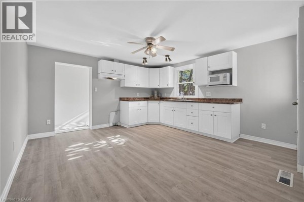 Kitchen - 15 Adelaide Street, Grimsby, ON L3M1X2 Photo 4