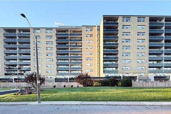 Primary Bedroom - 15 Albright Road Unit# 804, Hamilton, ON L8K5J2 Photo 3