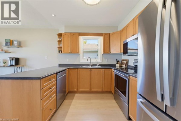 4pc Bathroom - 15 Barnett Street, Listowel, ON N4W3V9 Photo 4